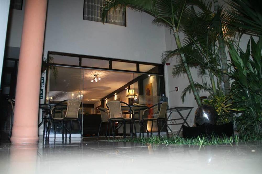 Hotel Las Condes Trujillo Ngoại thất bức ảnh